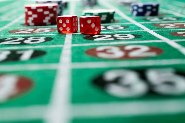 Free Play demo interface showing virtual credit balance and slot game selection